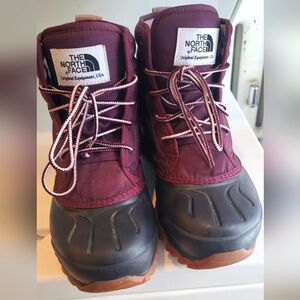 North Face burgundy winter hiking boots, Women's size 7.